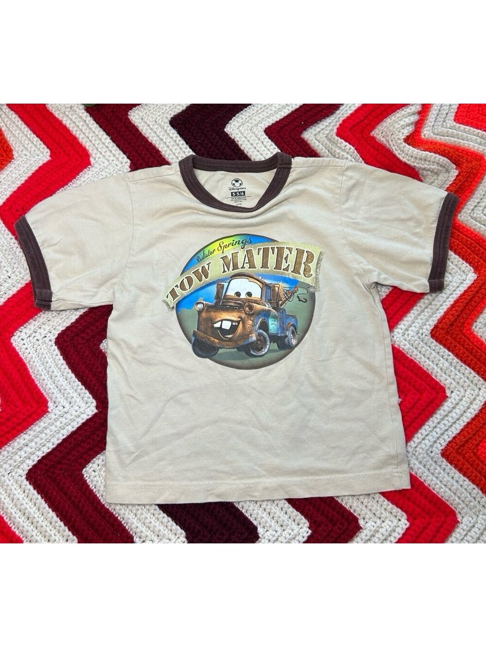VTG Y2K Tow Matter graphic t-shirt Disney Store Boys Size S Disney Pixar’s Cars